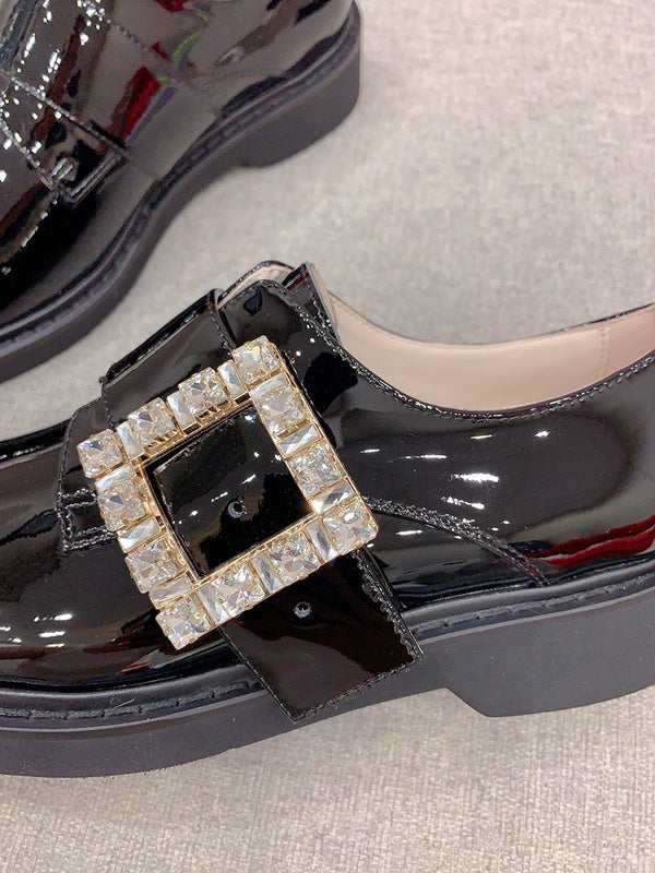 Close-up detail view of Roger Vivier luxury piece style No.090