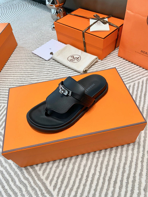 Hermès Black Gladiator Sandals - Heel Detail View
