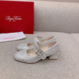 Texture and finish detail of Roger Vivier luxury piece style No.094