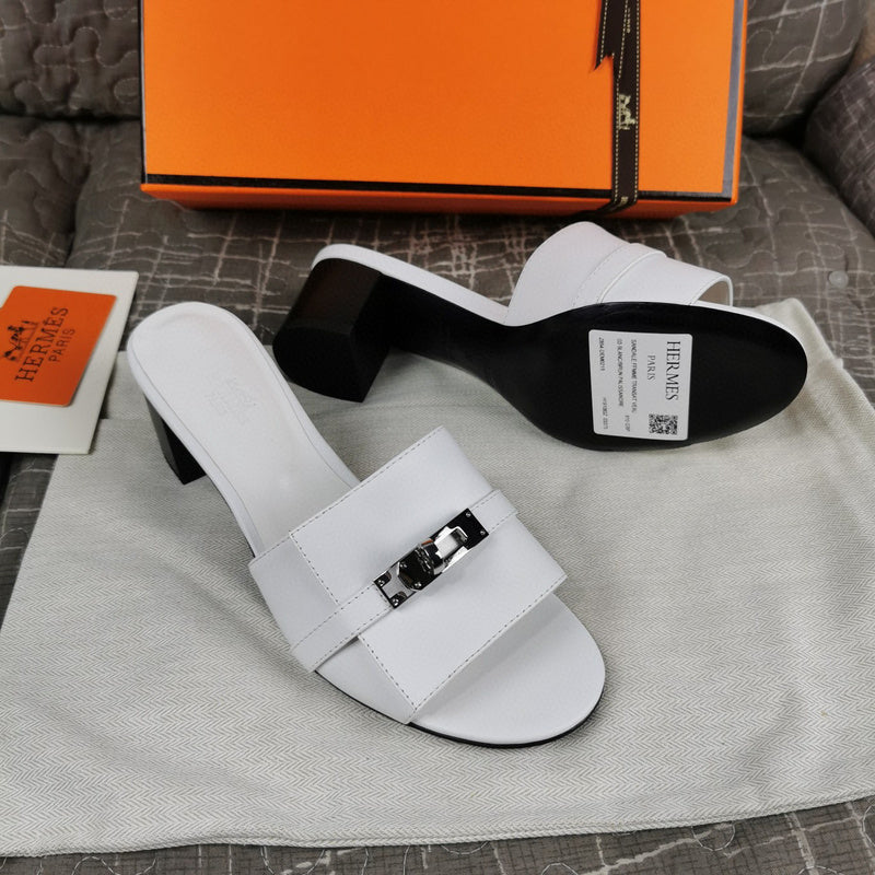 Hermès Grey Platform Sandals - Toe Detail View
