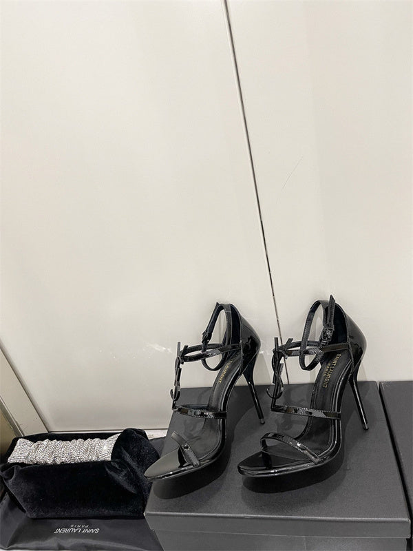 Three-quarter angle view of Saint Laurent luxury piece style No.089