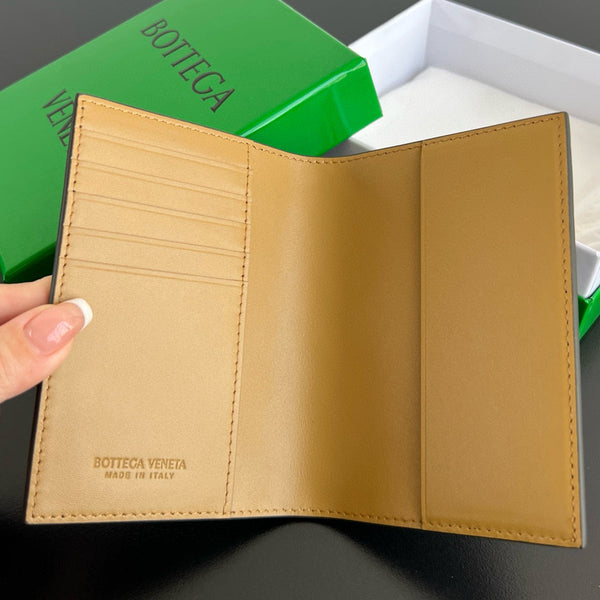 Bottega Veneta Wallet – luxury designer bag at Velouxe