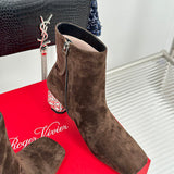 Full silhouette view of Roger Vivier luxury piece style No.074