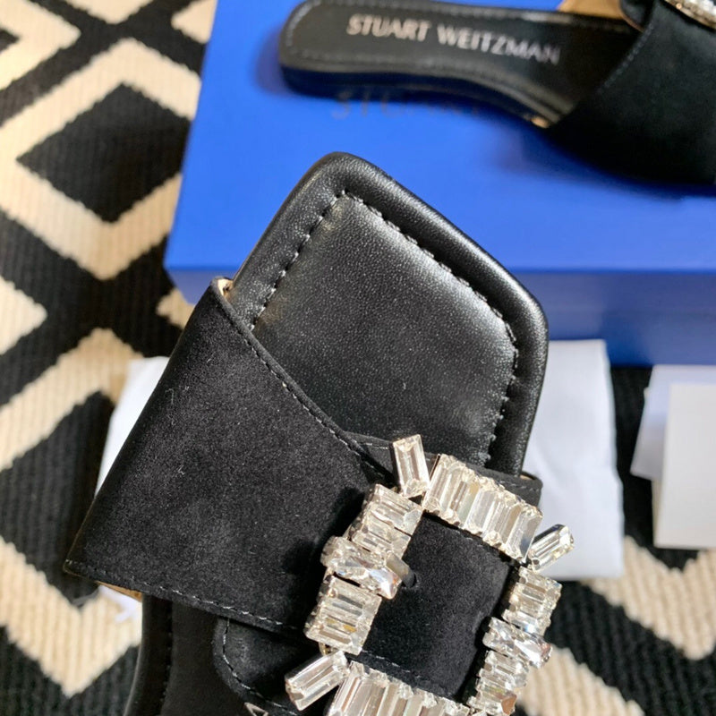 Full silhouette view of Saint Laurent luxury piece style No.117