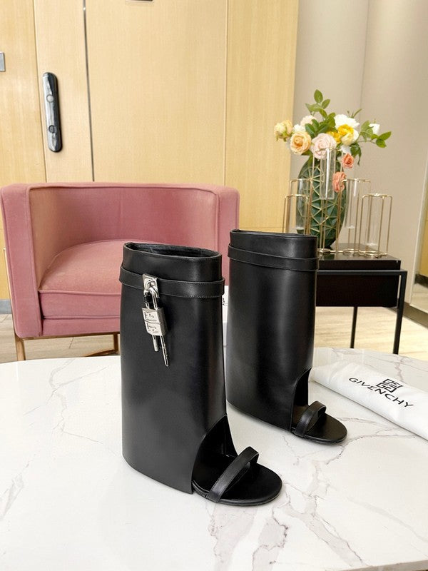 Givenchy shoes Style 137 - logo and branding close-up
