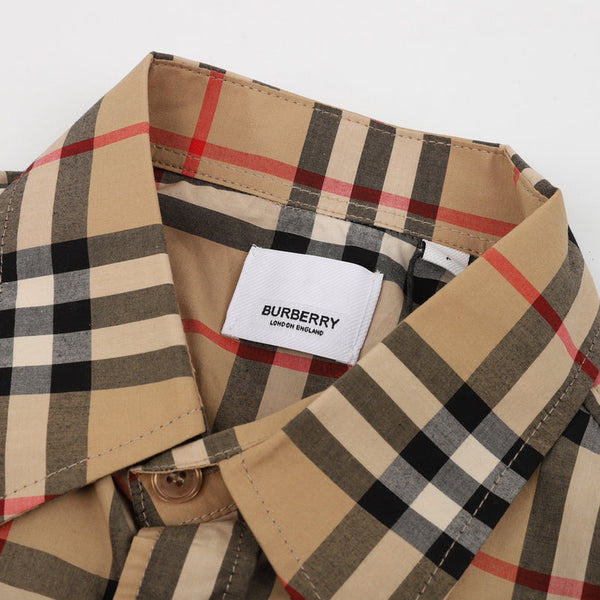 Three-quarter angle view of Burberry luxury piece style No.023