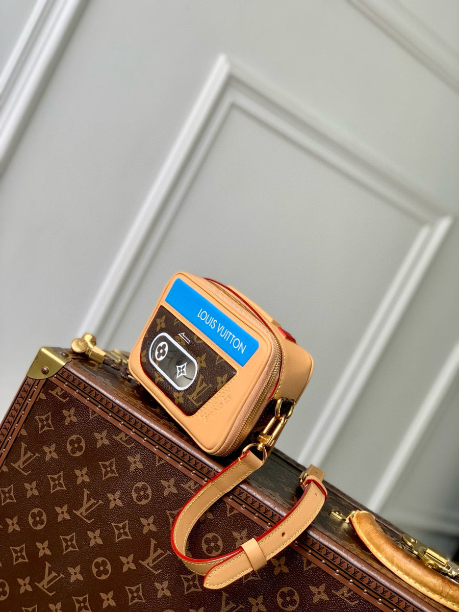Louis Vuitton Wallets- Louis Vuitton Lou Baladeur Wearable Wallet Compact Luxury Card Wallet