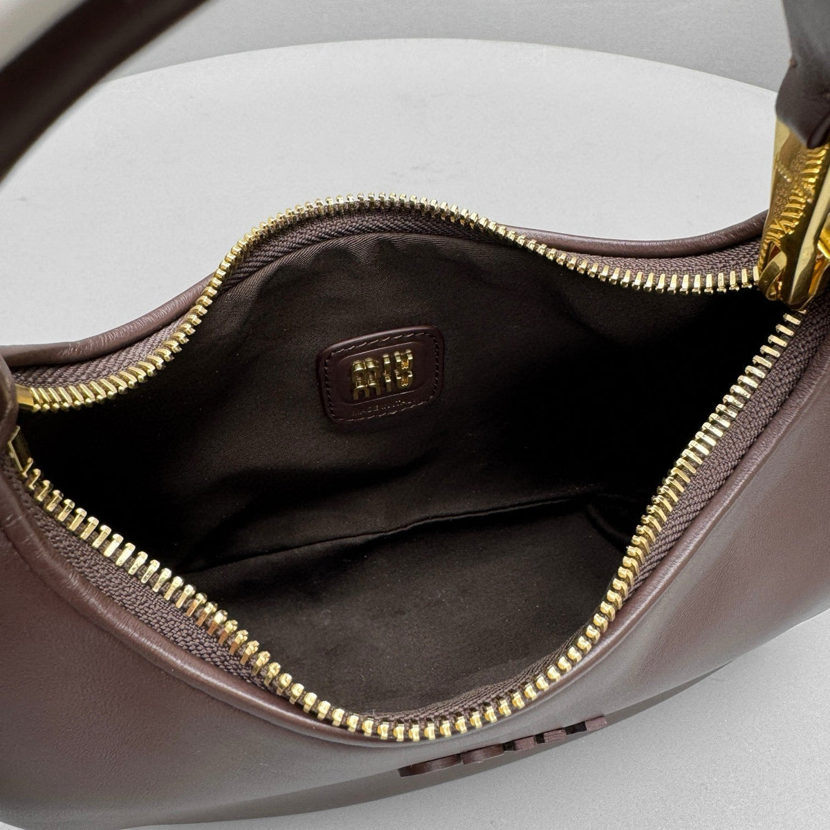 Bags- Miu M Wander Bag Elegant Everyday Designer Handbag