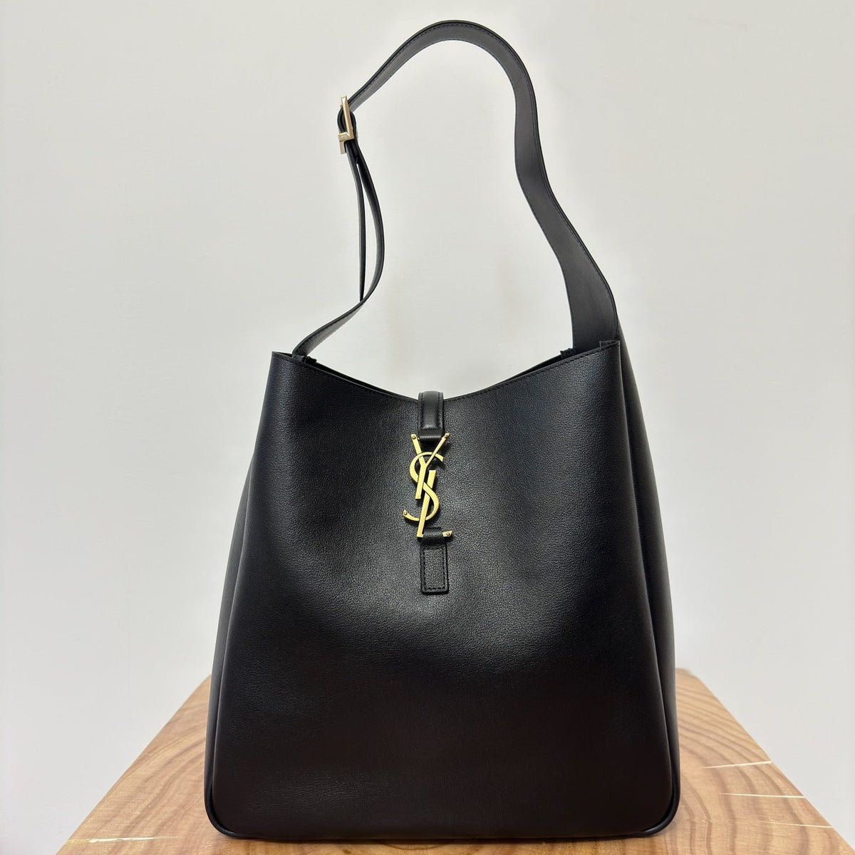 Saint Laurent Bags- Saint Laurent Le 5 À 7 Supple Large Bag Elegant Everyday Designer Handbag