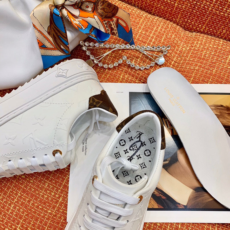 Styling view of Louis Vuitton luxury piece style No.040