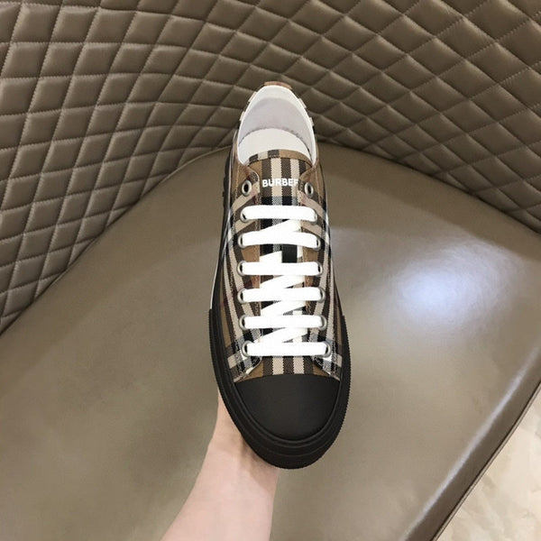 Burberry shoes Style 319 - sole and craftsmanship detail