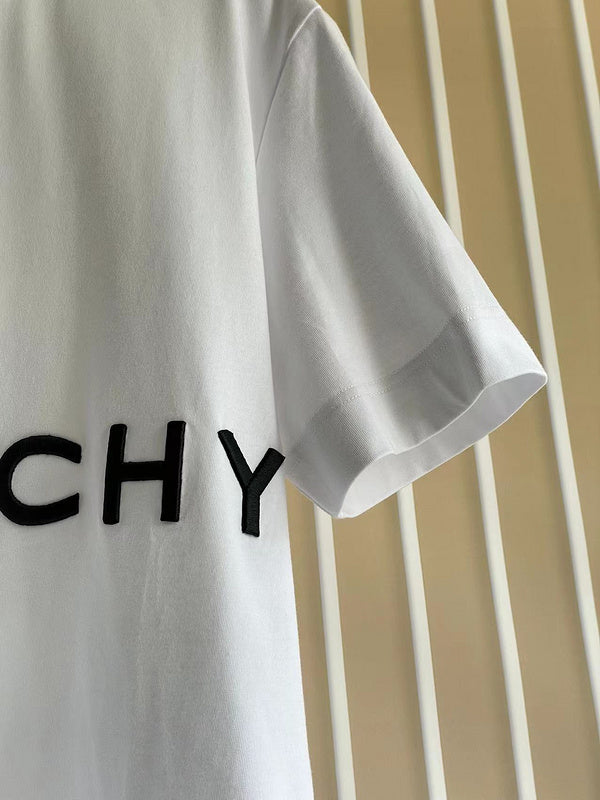 Styling view of Givenchy luxury piece style No.144
