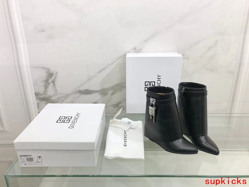 Givenchy shoes Style 119 - logo and branding close-up