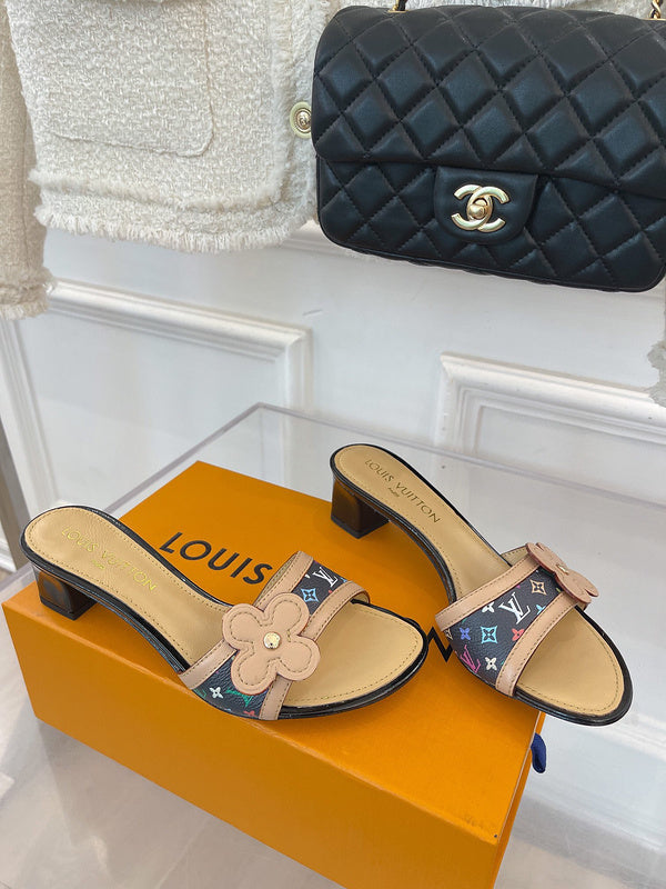 Louis Vuitton Beige Bow-Detail Flats - Detail Shot of Craftsmanship