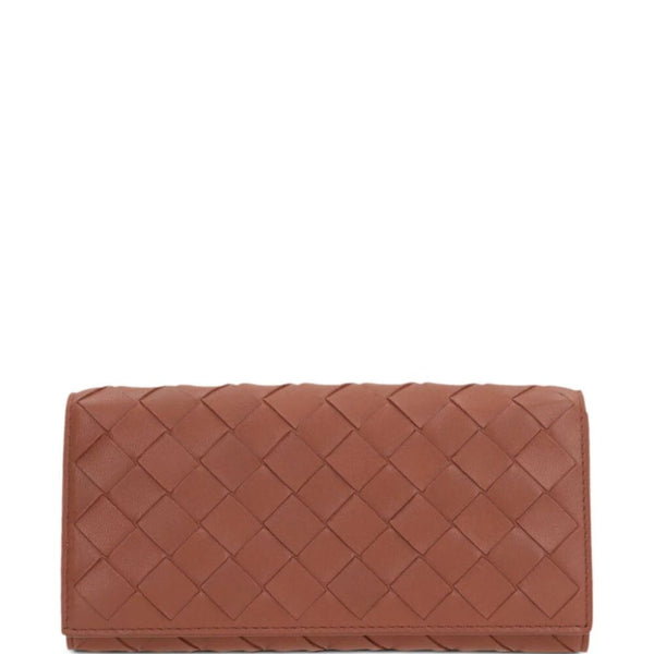 Close-up of Bottega Veneta wallets hardware and fine stitching