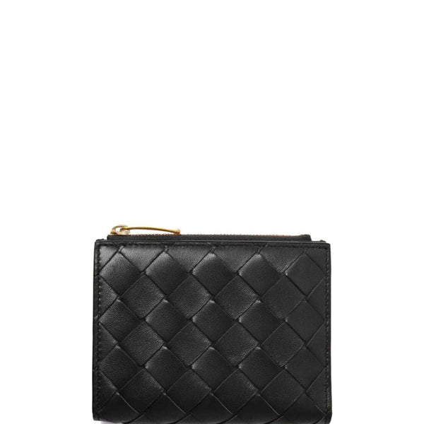 Close-up of Bottega Veneta wallets hardware and fine stitching