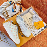 Three-quarter angle view of Louis Vuitton luxury piece style No.041