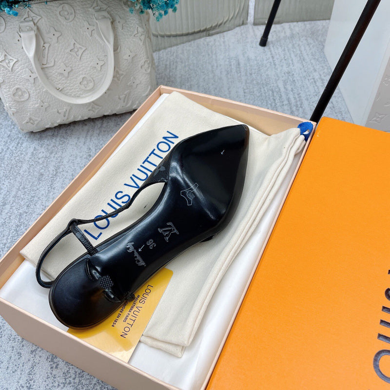 Louis Vuitton shoes Style 409 - top view showing design