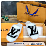 Front view of Louis Vuitton luxury piece style No.126