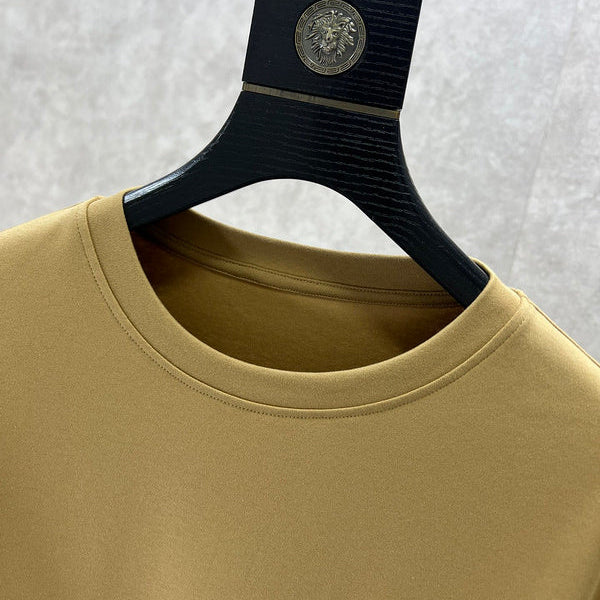Back view of Burberry luxury piece style No.523