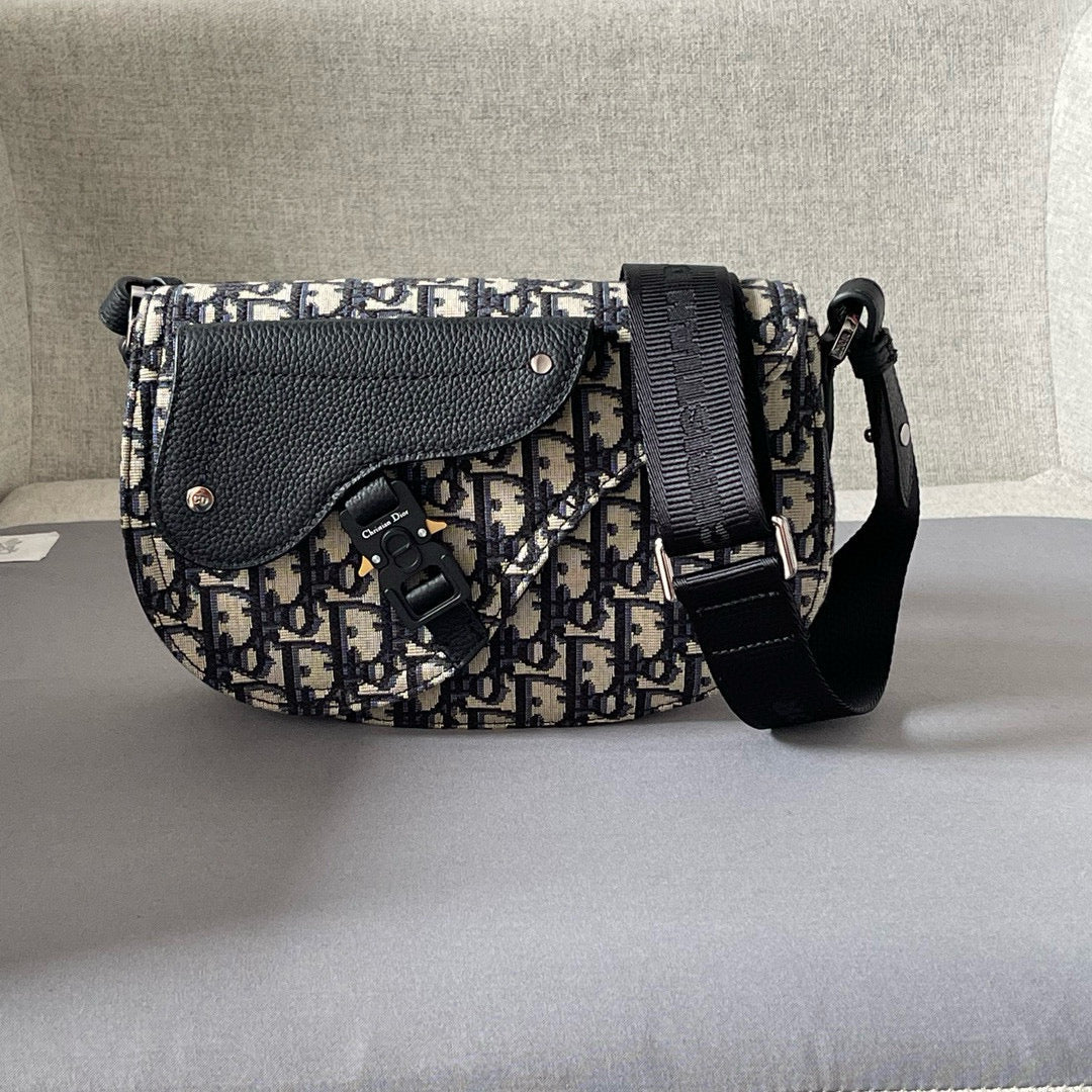 Dior Bags- Dior Saddle Messenger Bag Elegant Everyday Designer Handbag