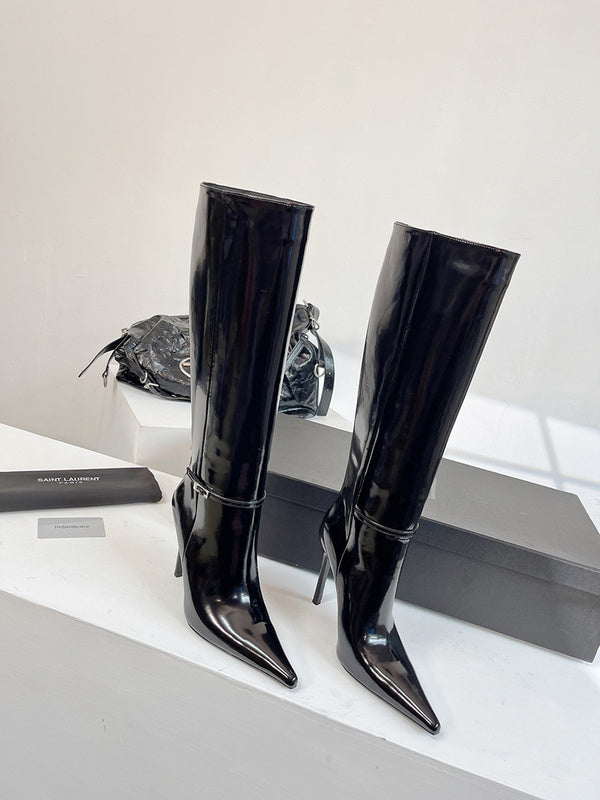 Three-quarter angle view of Saint Laurent luxury piece style No.037