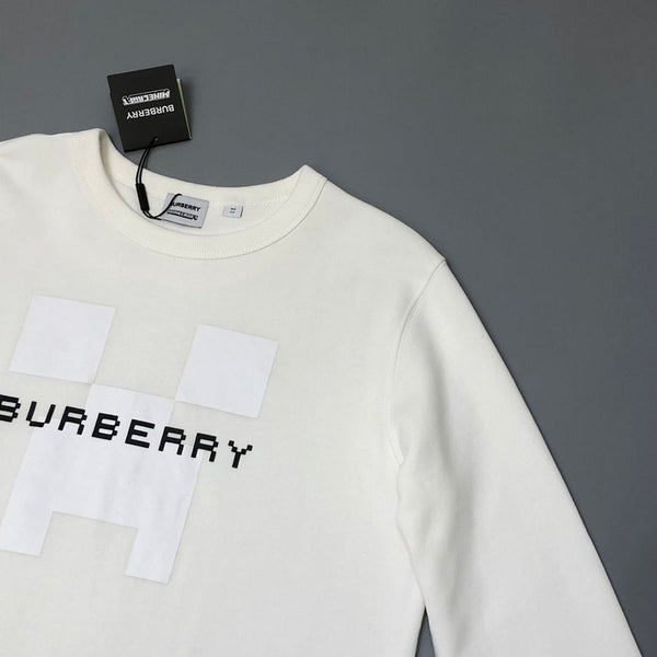 Three-quarter angle view of Burberry luxury piece style No.022