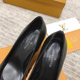 Louis Vuitton White Pointed-Toe Stiletto Heels - Toe Detail View