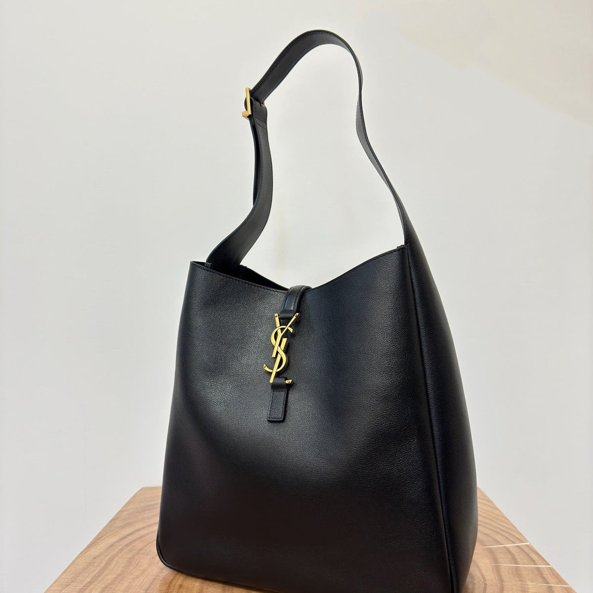 Saint Laurent Bags- Saint Laurent Le 5 À 7 Supple Large Bag Elegant Everyday Designer Handbag