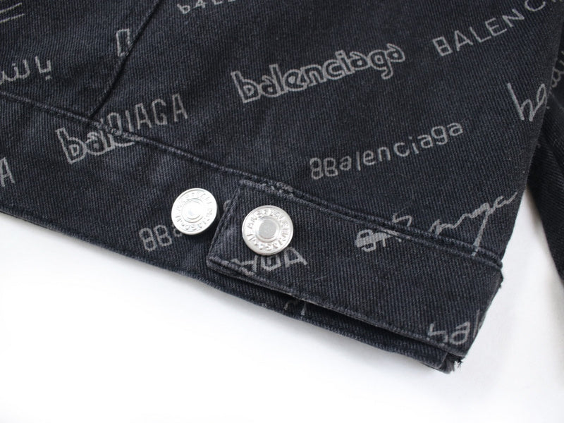 Texture and finish detail of Balenciaga luxury piece style No.040