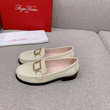 Three-quarter angle view of Roger Vivier luxury piece style No.070