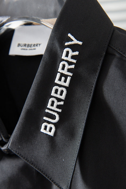 Styling view of Burberry luxury piece style No.042