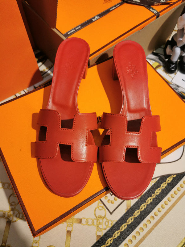 Hermès Grey Ankle Strap Sandals - Toe Detail View
