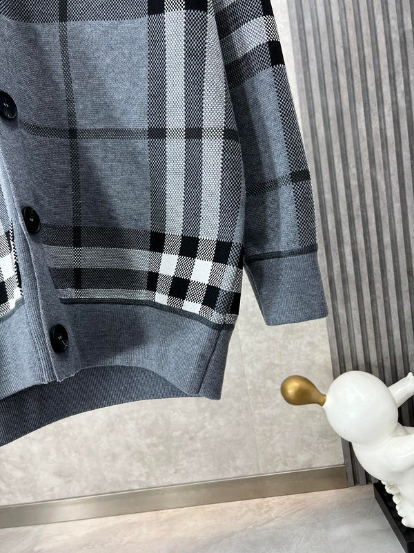 Texture and finish detail of Burberry luxury piece style No.342