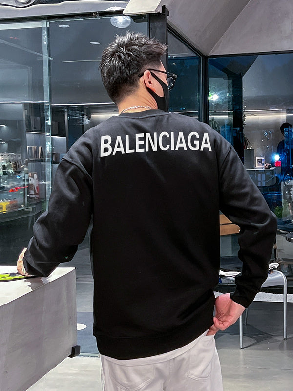 Three-quarter angle view of Balenciaga luxury piece style No.075