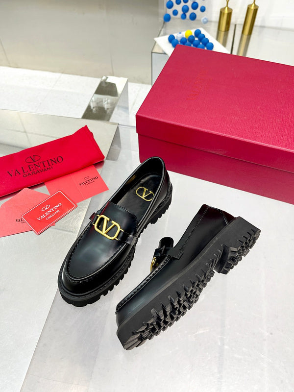 Three-quarter angle view of Valentino Garavani luxury piece style No.212