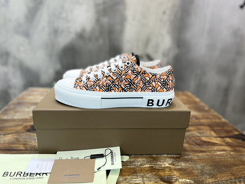Burberry shoes Style 240 - texture and material detail
