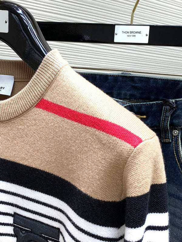 Back view of Burberry luxury piece style No.478