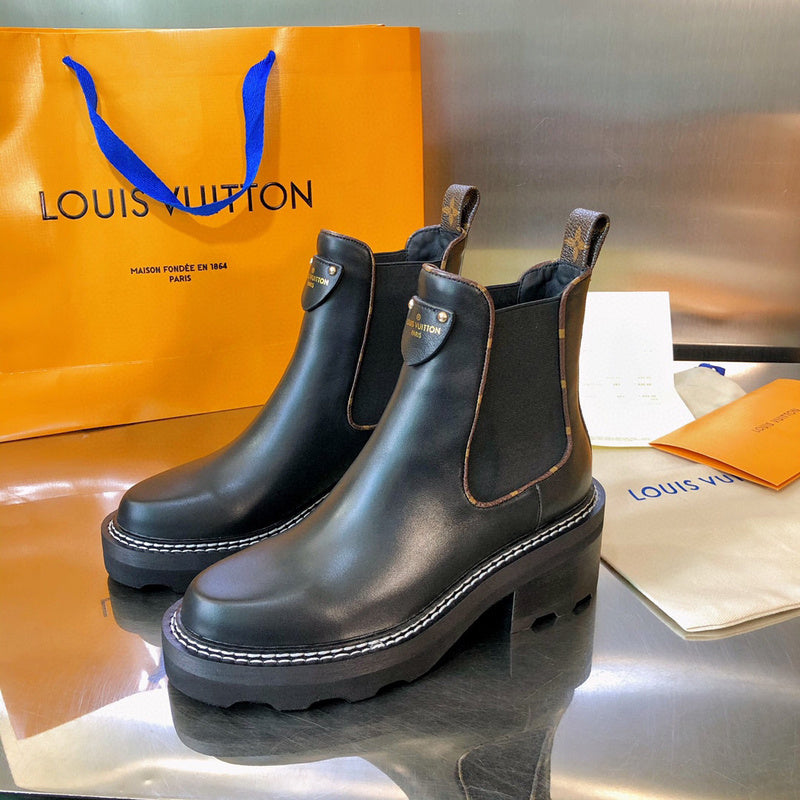 Side profile view of Louis Vuitton luxury piece style No.016