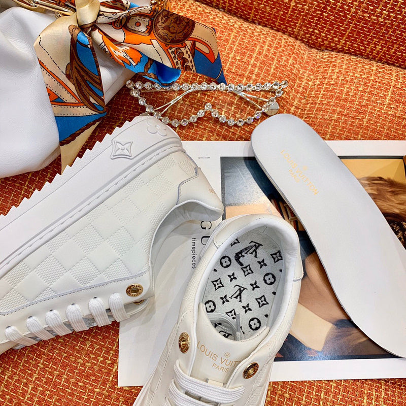 Styling view of Louis Vuitton luxury piece style No.044