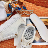 Styling view of Louis Vuitton luxury piece style No.044