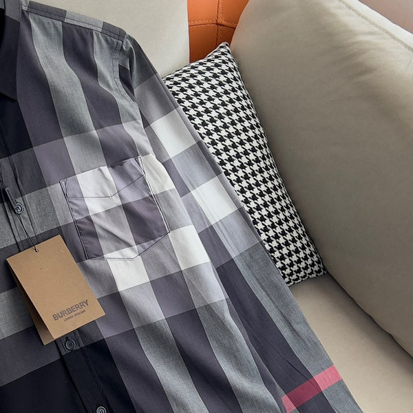 Three-quarter angle view of Burberry luxury piece style No.073