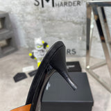 Styling view of Saint Laurent luxury piece style No.075