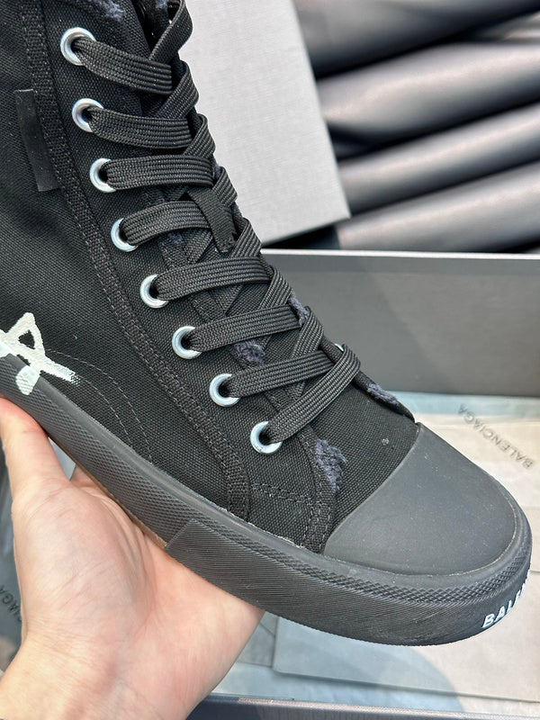 Balenciaga shoes Style 073 - logo and branding close-up