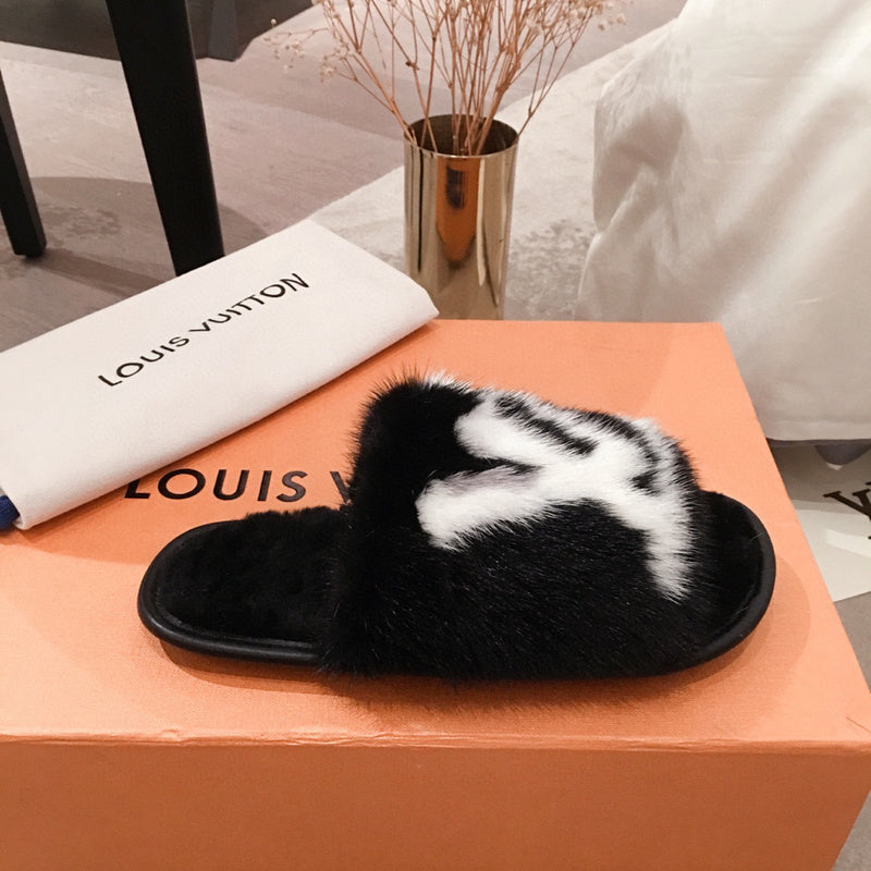 Styling view of Louis Vuitton luxury piece style No.037