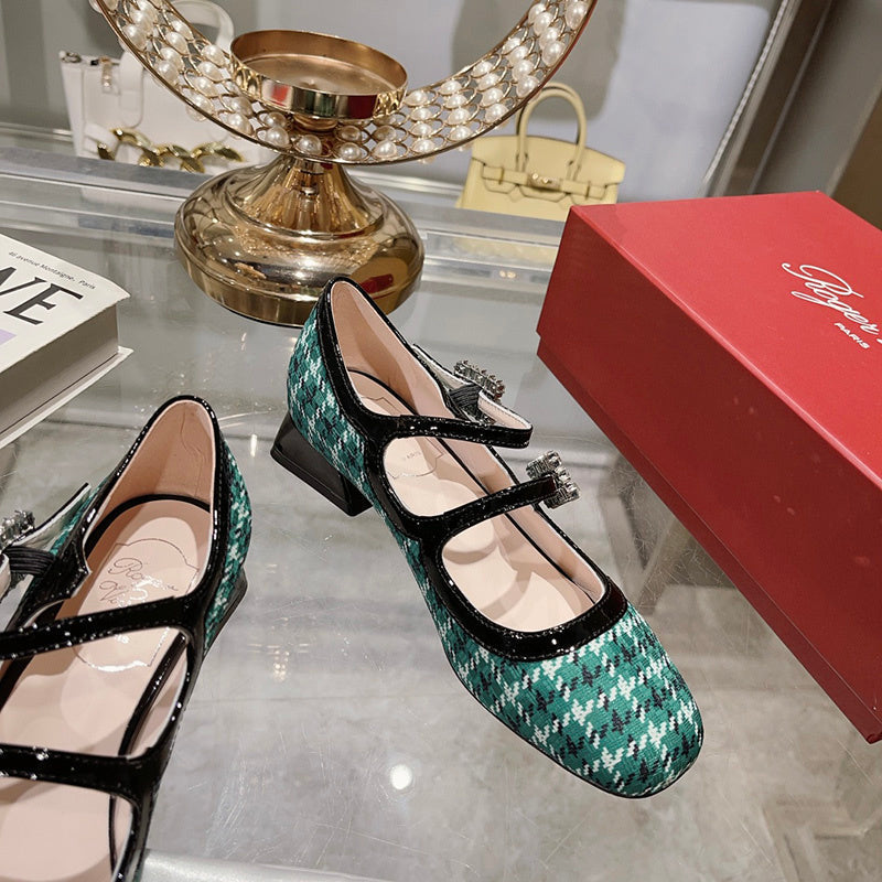 Texture and finish detail of Roger Vivier luxury piece style No.081