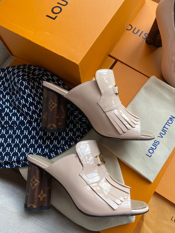 Styling view of Louis Vuitton luxury piece style No.003