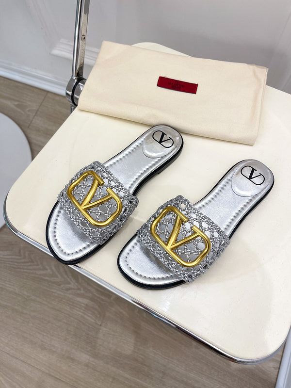 Styling view of Valentino Garavani luxury piece style No.250