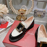 Front view of Roger Vivier luxury piece style No.076