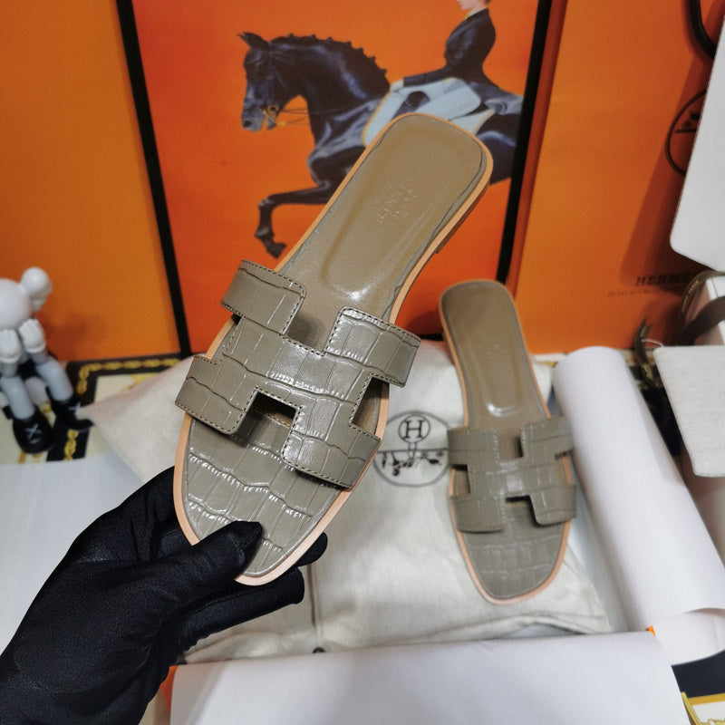 Hermes sandals Style 110 - back heel detail